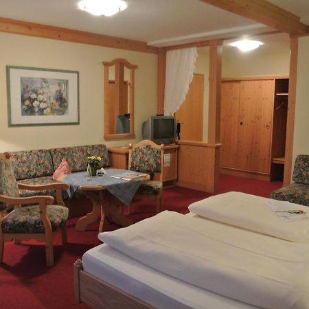 Akzent Hotel Am Bach Dettelbach Exterior foto