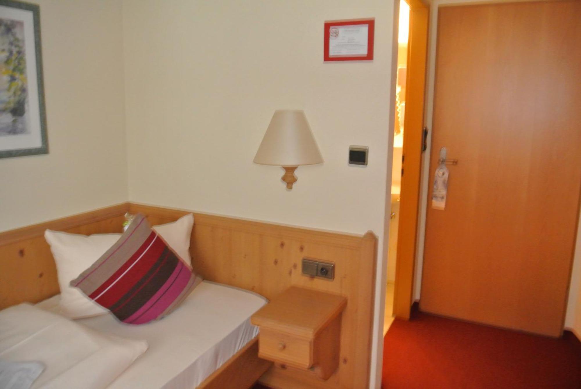 Akzent Hotel Am Bach Dettelbach Quarto foto