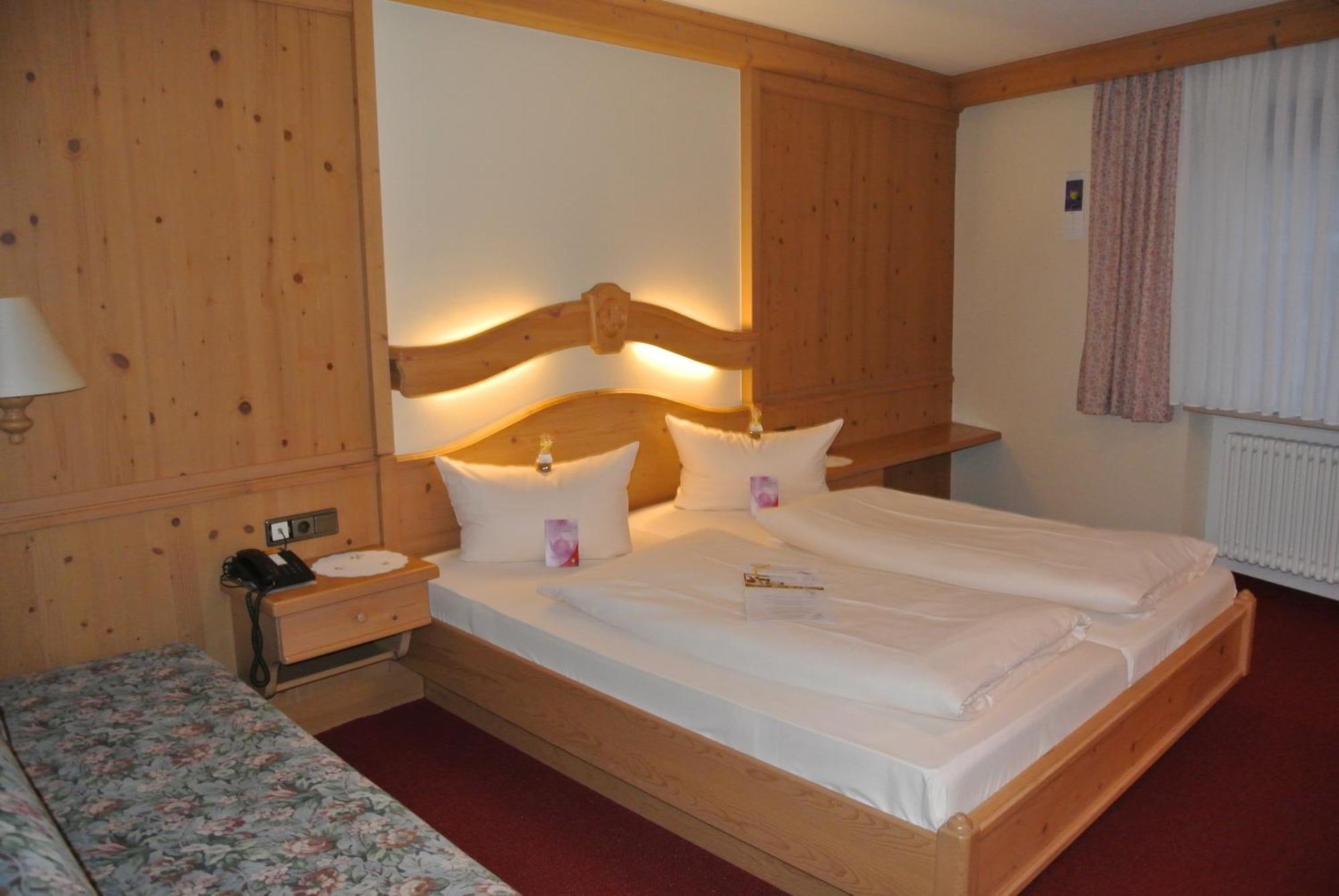 Akzent Hotel Am Bach Dettelbach Exterior foto